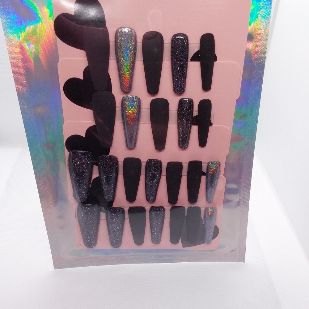 HAND PAINTED PRESS ON NAILS, REFLECTIVE GLITTER, LONG COFFIN, 24 NAILS - Picture 3 of 4